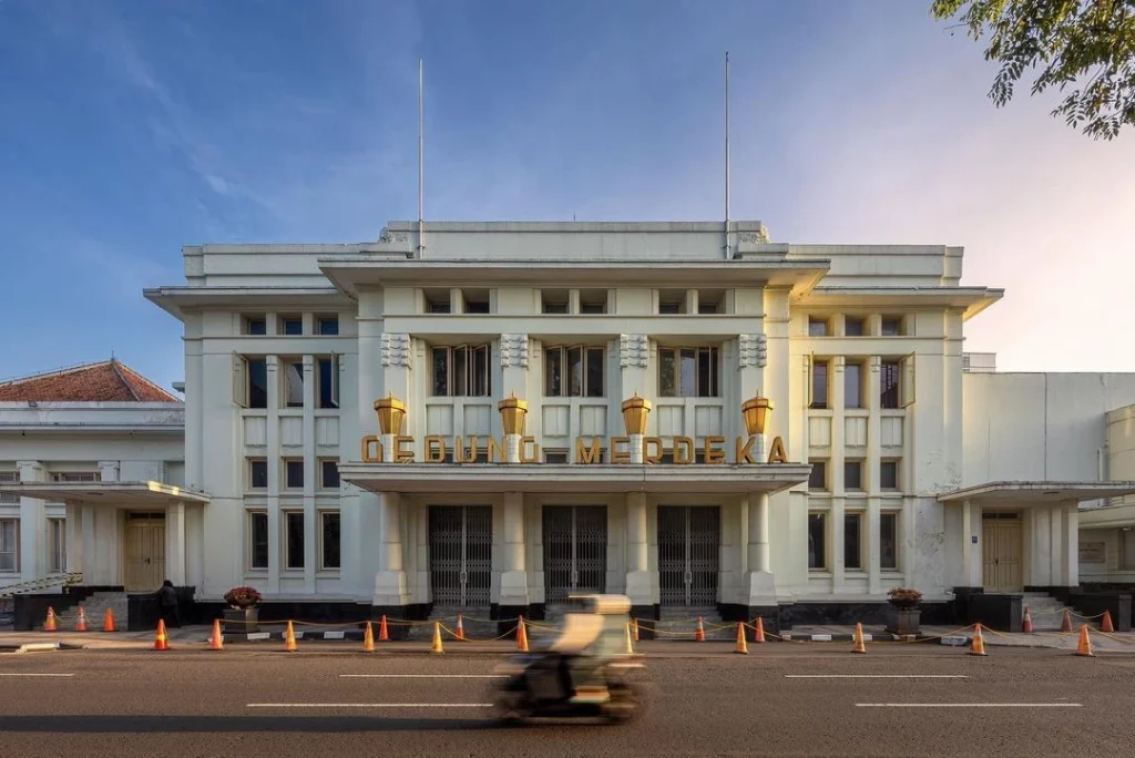 Gedung KTT asia Afrika 1955 - Gedung Merdeka Bandung