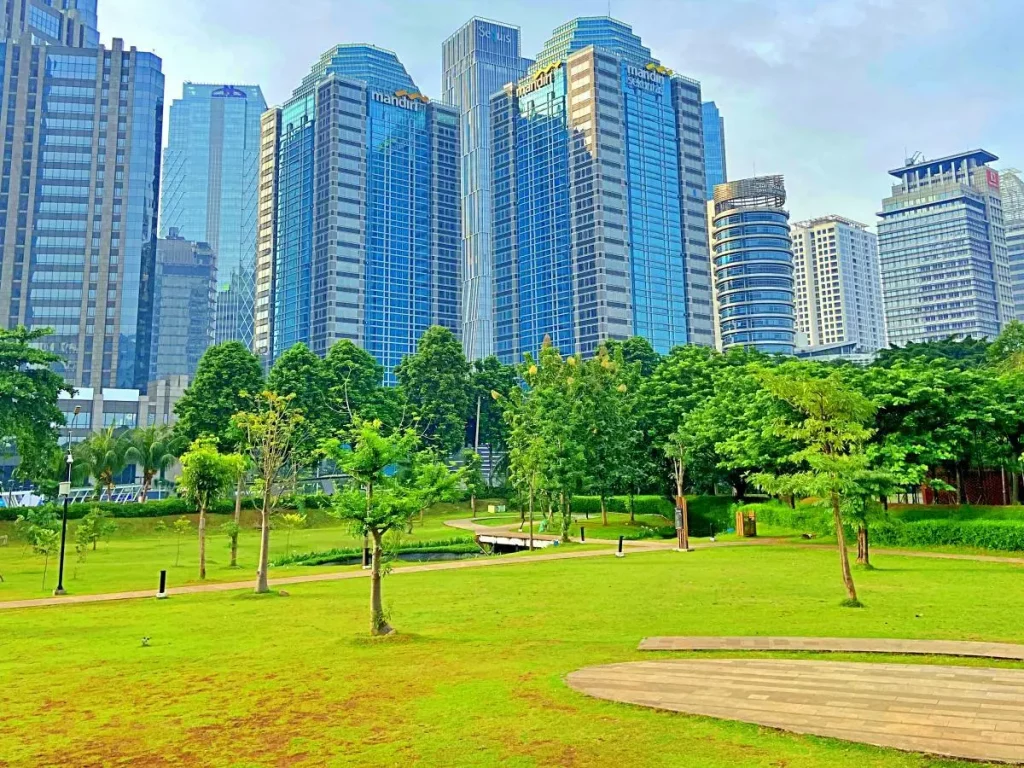 Tempat wisata jakarta - Hutan Kota GBK