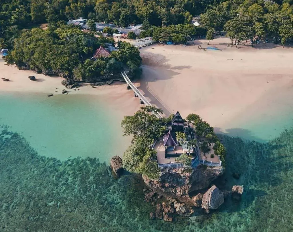 Pantai Balekambang Jawa Timur