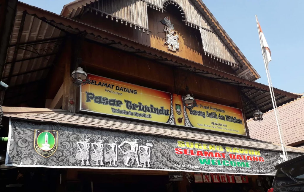 Pasar Triwindu, pasar barang antik solo