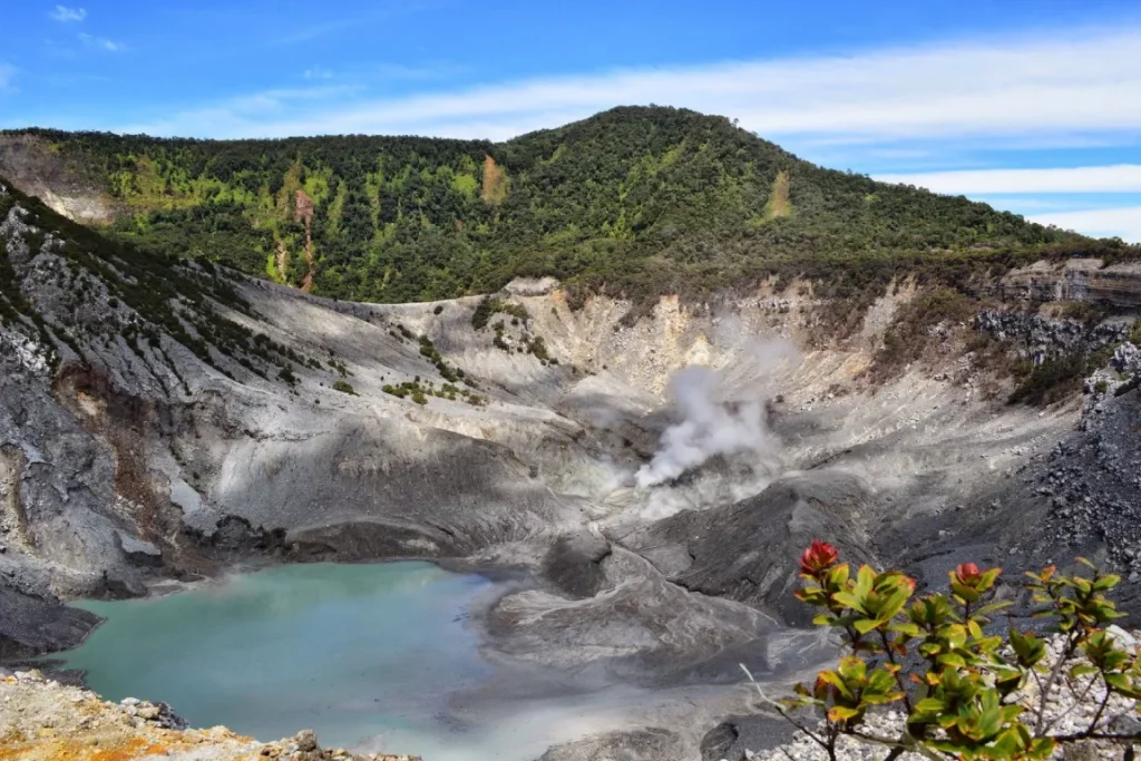Jam oprasional Tangkuban Parahu