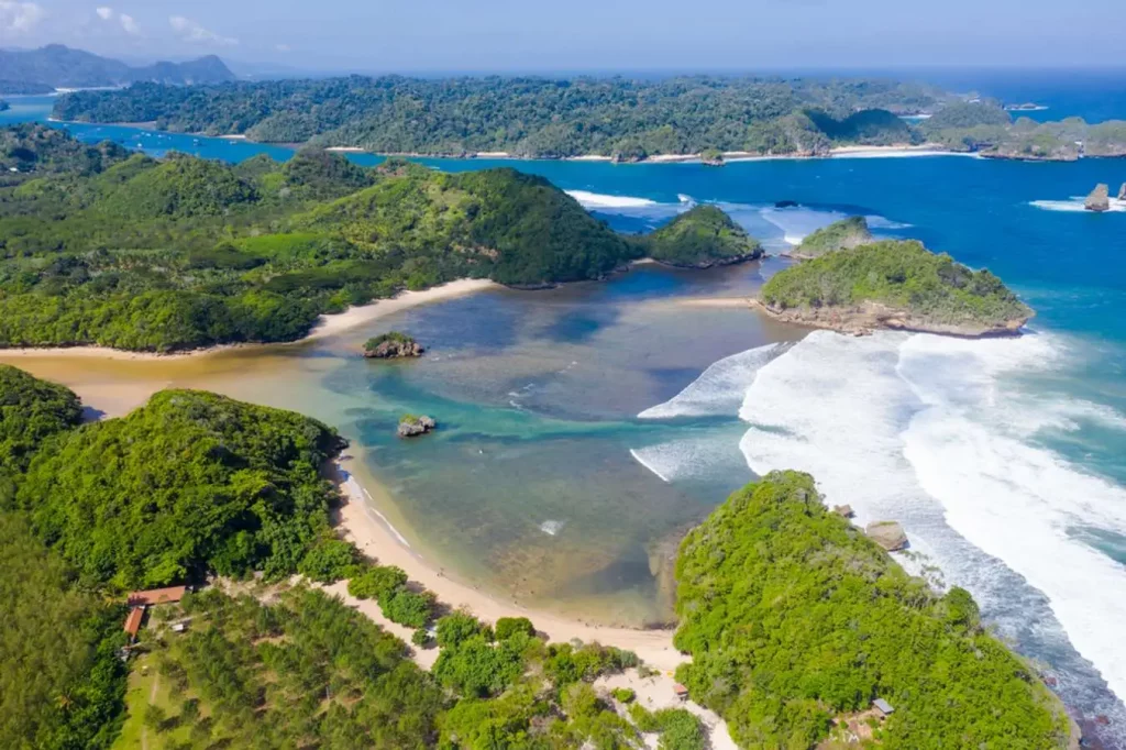 Tempat Wisata Malang Teluk Asmara