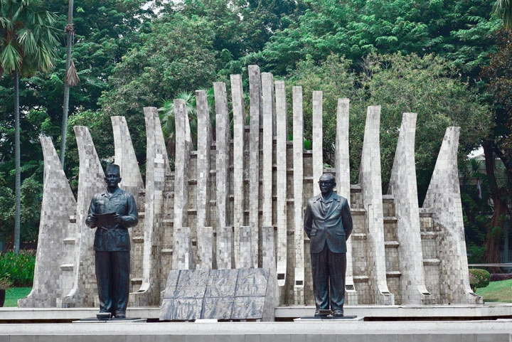 letak tugu proklamasi indonesia