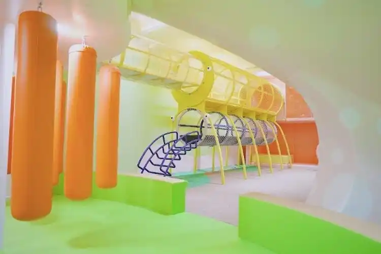 wahana bermain buumi playscape plaza senayan caterpillar tunnel
