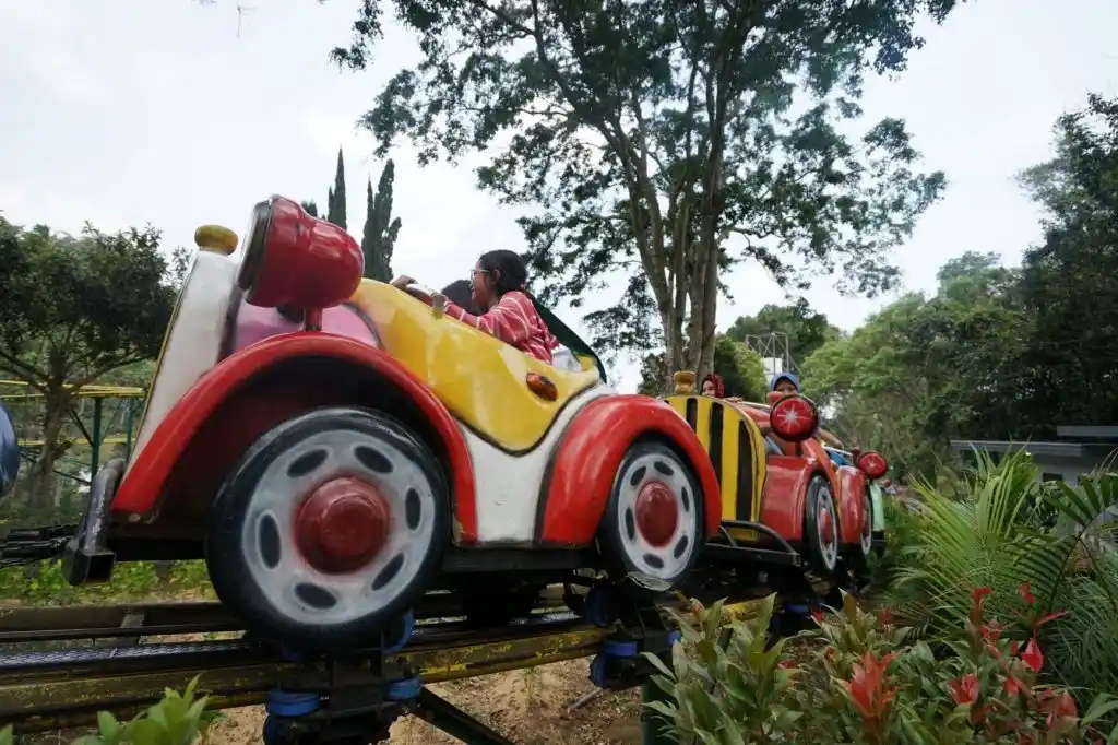 Harga Tiket Wahana Family Coaster di Taman Rekreasi Selecta
