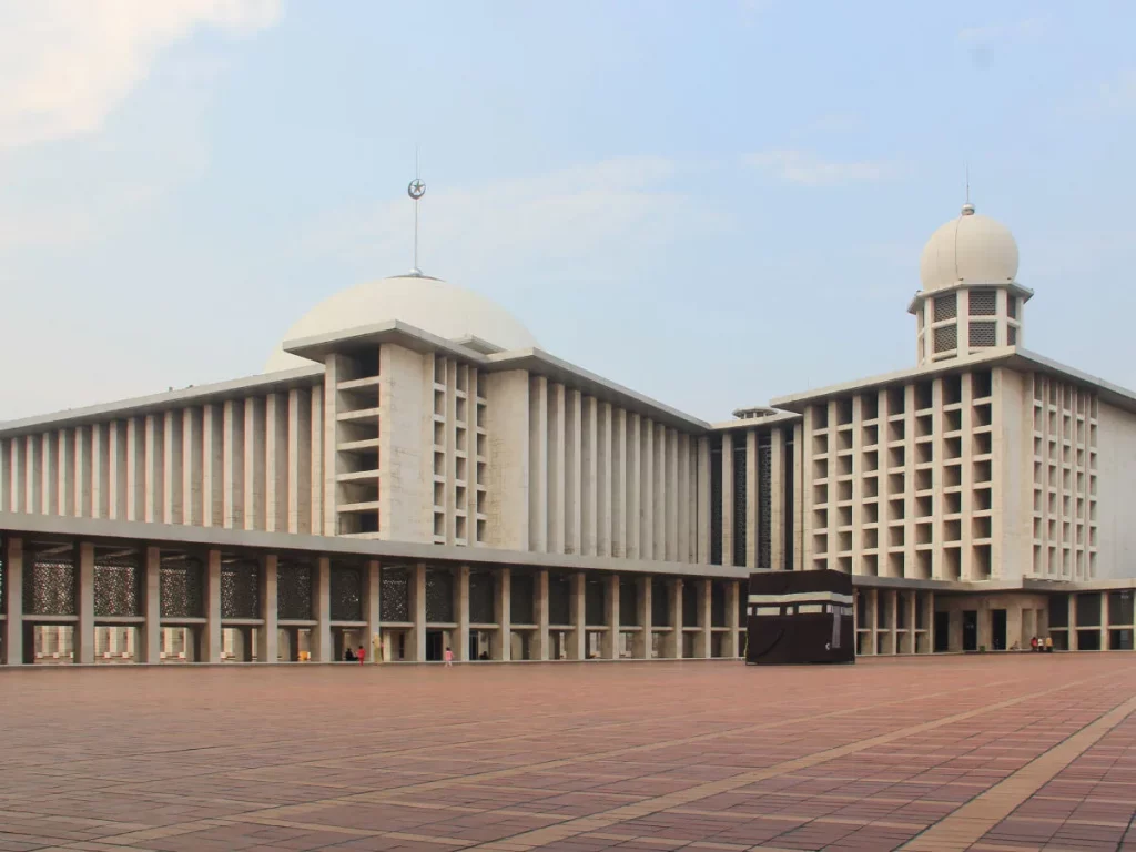 Ngabuburit bareng anak di Masjid Istiqlal