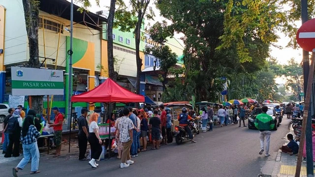 Ngabuburit bareng anak di Pasar Santa