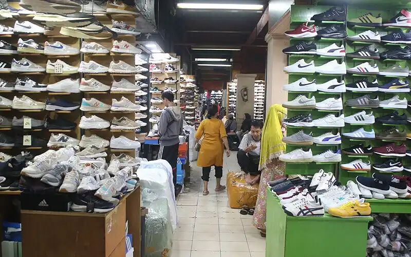 Pasar Sepatu Terbesar di Jakarta- Pasar Taman Puring