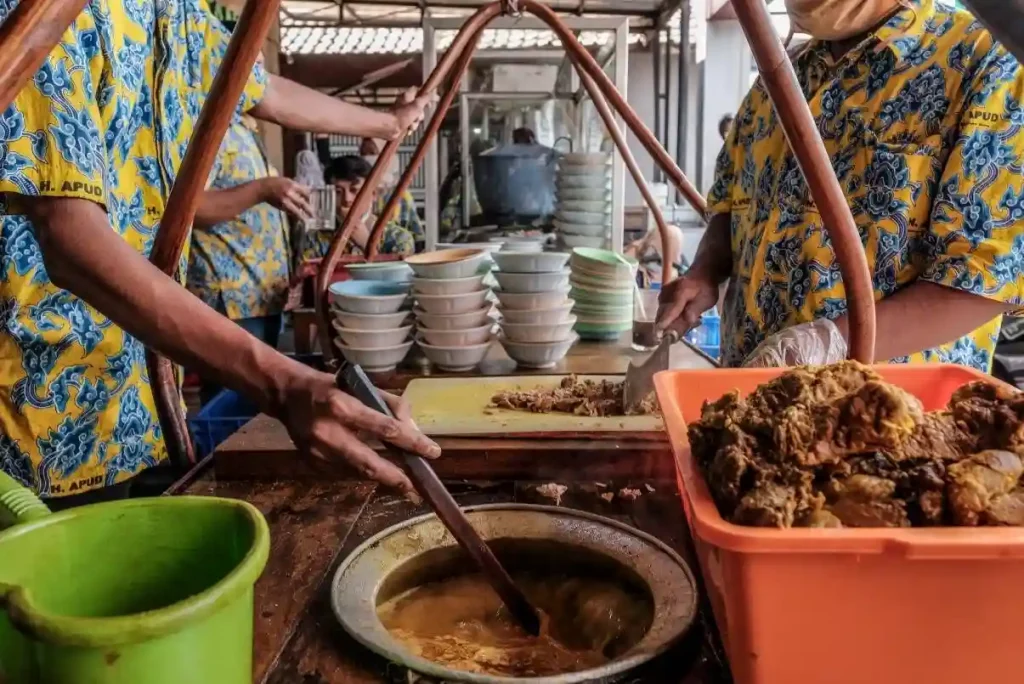 Wisata Kuliner Legend di Cirebon - Empal Gentong H, Apud
