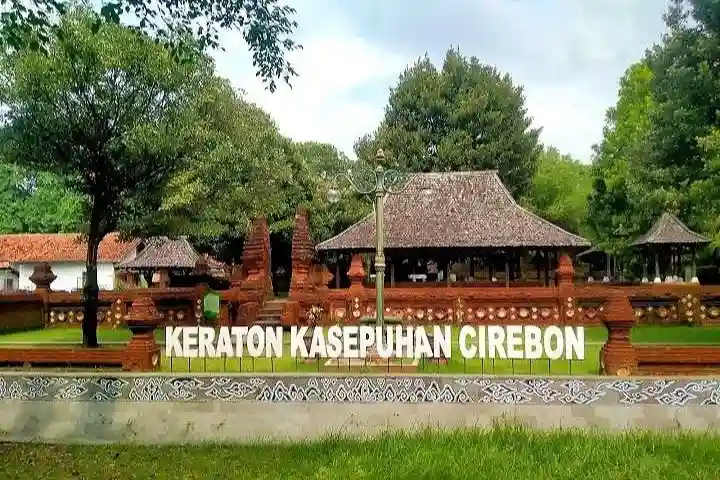 Wisata Sejarah Cirebon - Keraton Kasepuhan