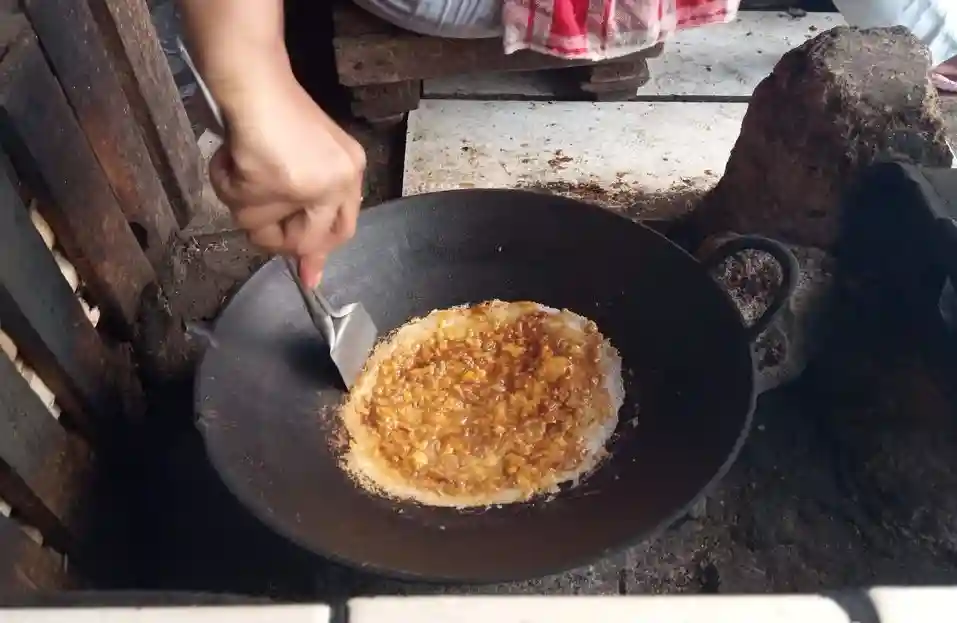 Wisata Kuliner Legend di Cirebon - Kue Tapel Bu Lena