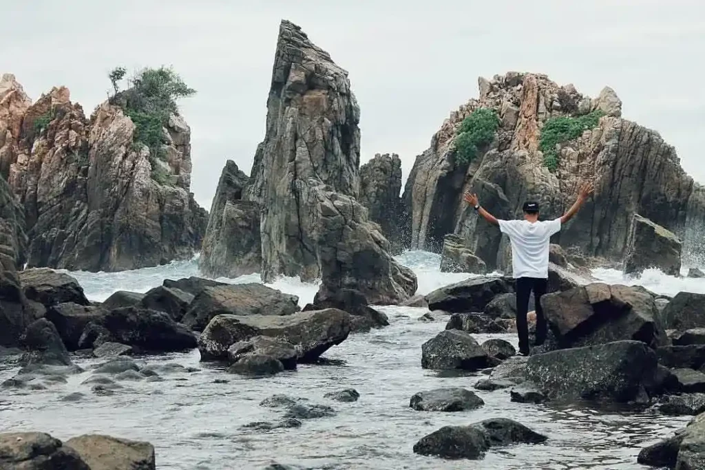 Pantai Gigi Hiu Kabupaten Tanggamus Lampung