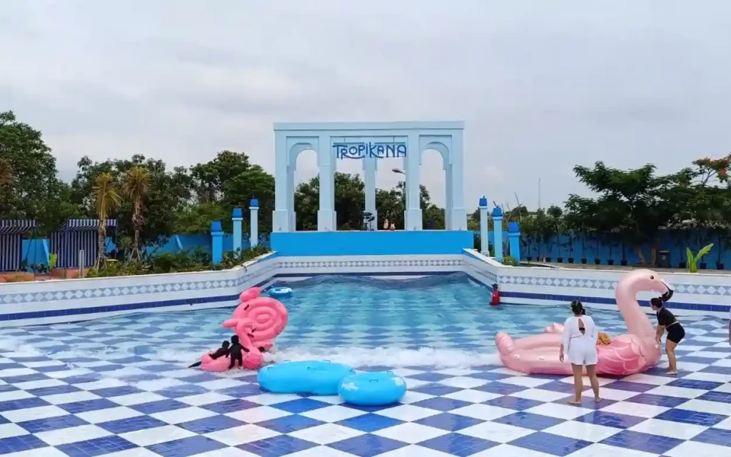 Rekomendasi waterpark di cirebon - Tropikana Waterpark