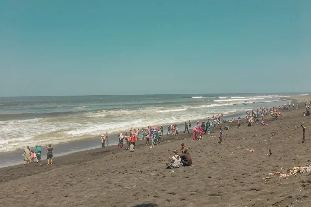 Pantai Watu Pecak Lumajang