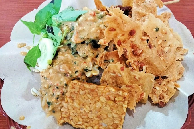 Kuliner Legendaris Malang Enak- Pecel Kawi Hj Musilah Asli 1975