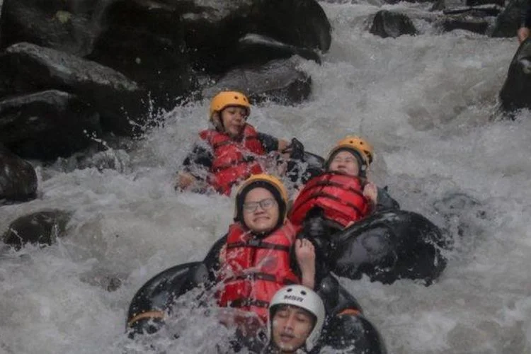 Cikadongdong River Tubing