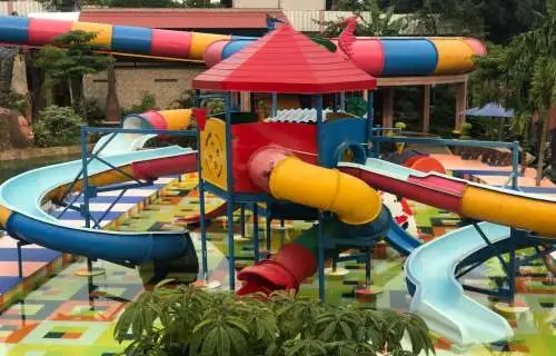 Kolam-Adventure-Air-Tumpah-Waterpark-Purwakarta