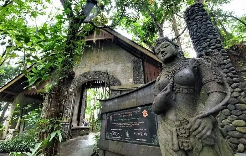 Wisata kaliurang- museum ullen sentalu