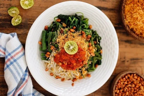 Makanan Khas Bali Serombotan