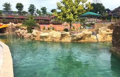 kolam-arus-waterpark-purwakarta