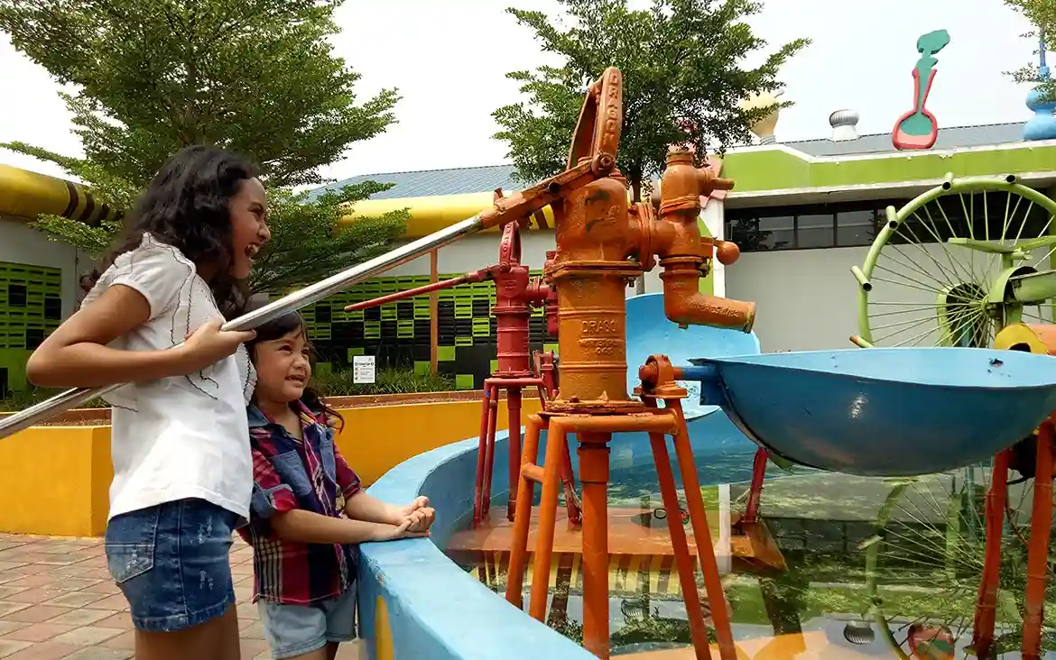 wahana edukasi dan sains world of wonder