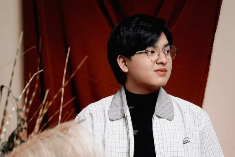 Penyanyi Pendatang Baru Arsy Widianto
