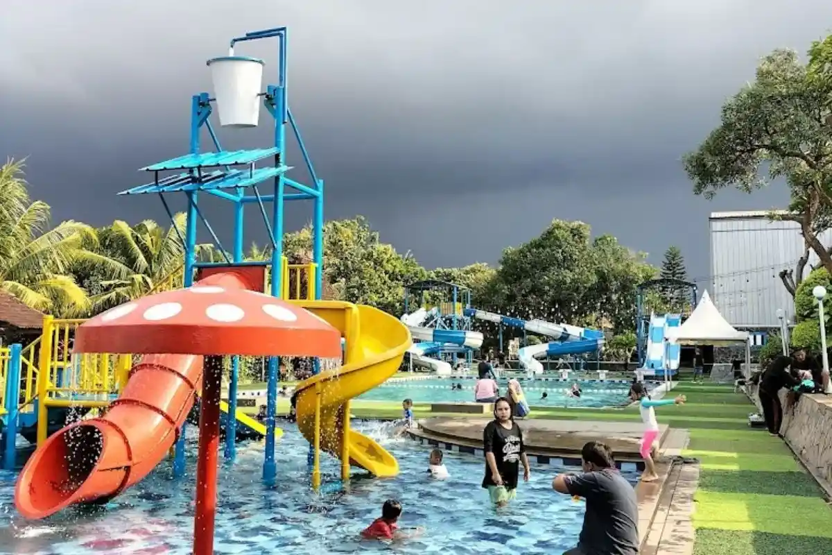 Waterark Bekasi ke Tridias Waterpark
