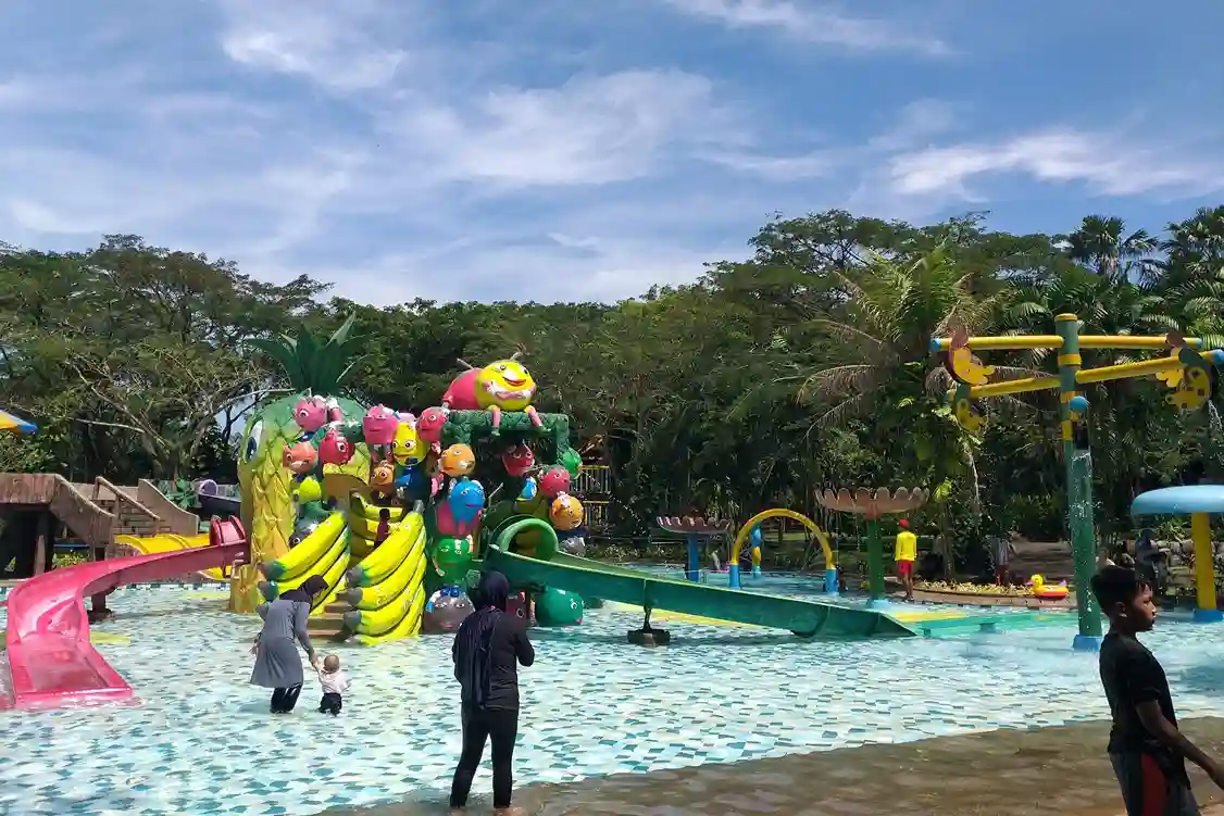 Fasilitas water kingdom bogor