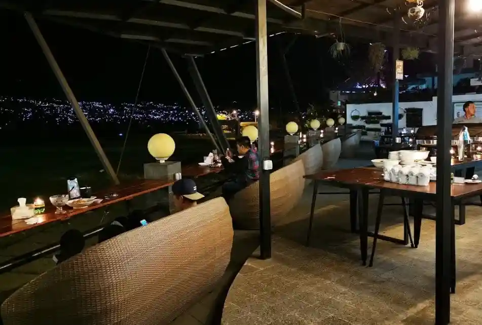 Cafe Viral di Batu Pupuk Bawang Cafe & Dining