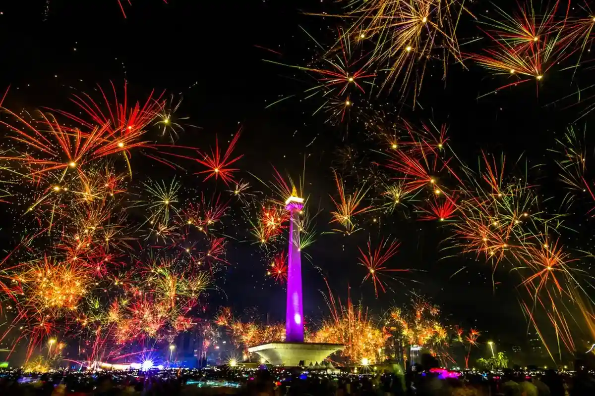 10 Spot Malam Tahun Baru 2025 di Jakarta untuk Nikmati Pesta Kembang Api_