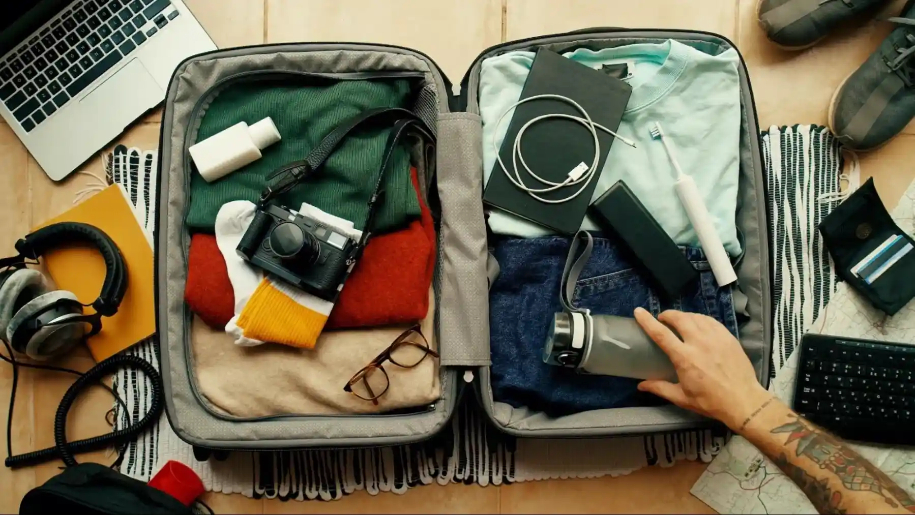 Cara Packing yang Efisien agar Koper Muat Banyak Baju untuk Liburan