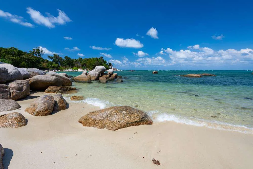 rekomendasi wisata akhir tahun Pantai Trikora