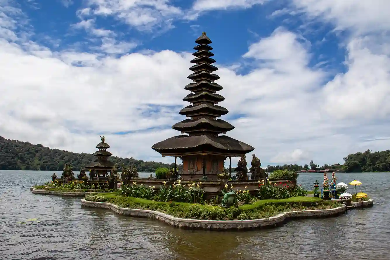 Wisata Bali Selatan Pura Ulun Danu Beratan