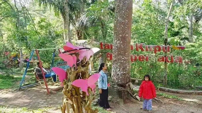 rekomendasi wisata akhir tahun di Taman Kupu-kupu Gita Persada