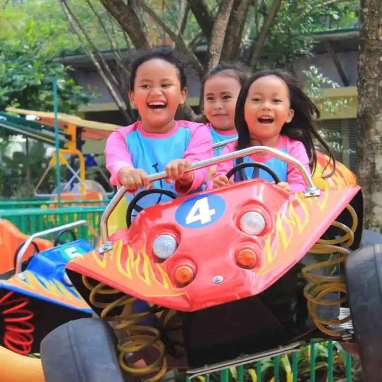 Wahana JungleLand Adventure Theme Park untuk Anak-Anak
