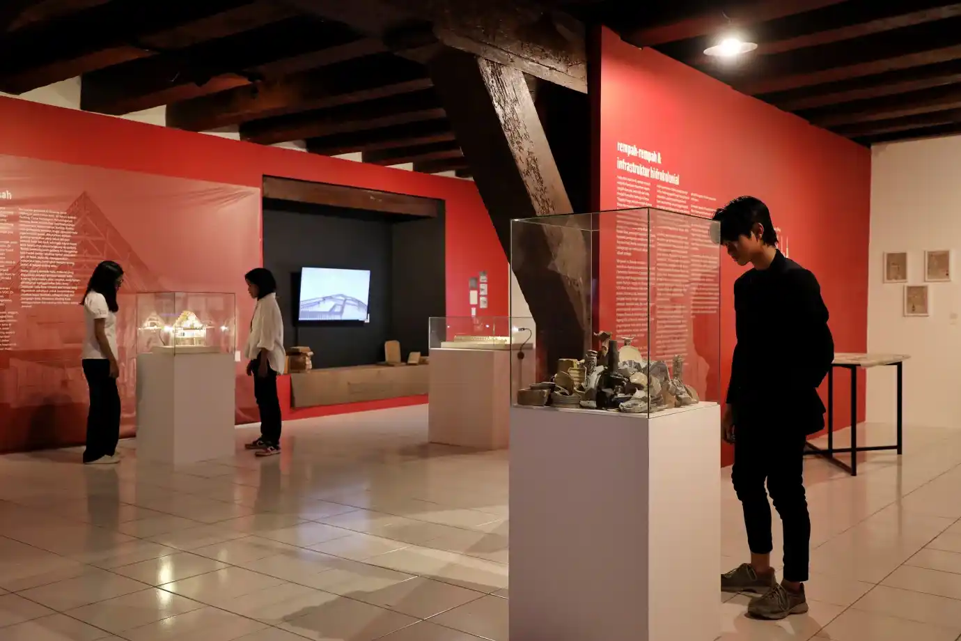 Pameran Membangun di Lahan Basah dari Gudang Barat hingga Museum Bahari 1652-1977