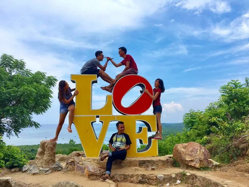 Bukit Love- Spot Foto Terbaik di Karimunjawa