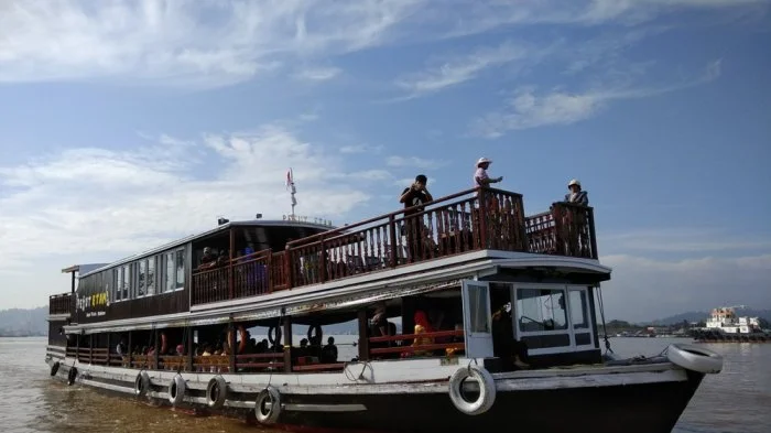 Kapal Wisata Pesut Etam