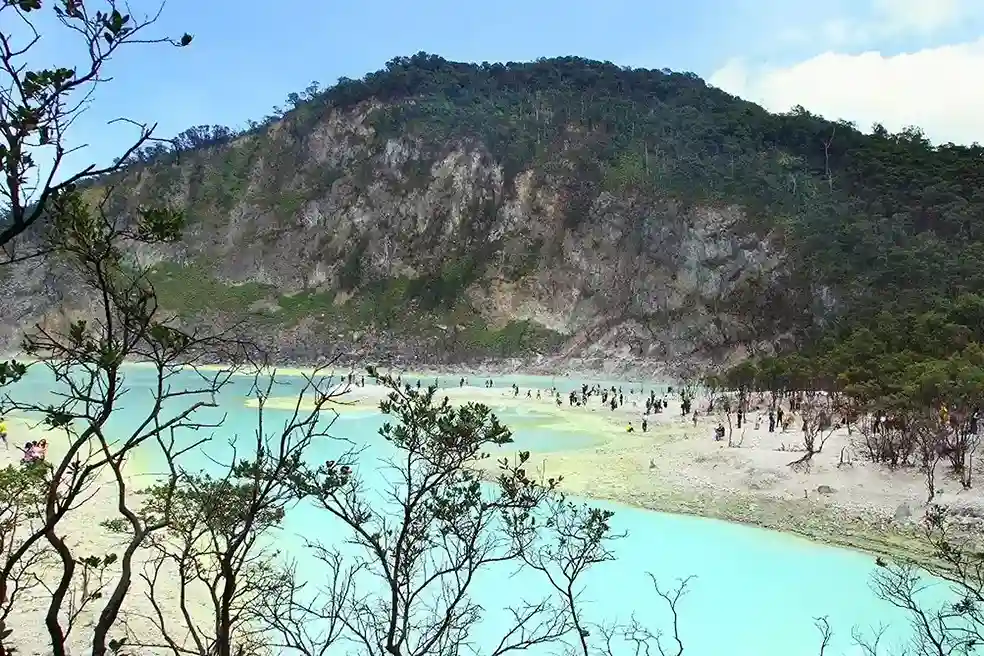 wisata bandung hits - Kawah Putih Ciwidey
