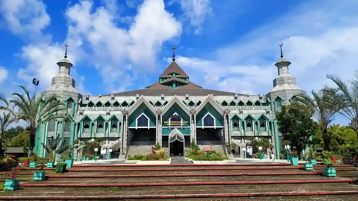 Masjid termegah di indonesia - Masjid Al-Markaz Al Islami, Makassar