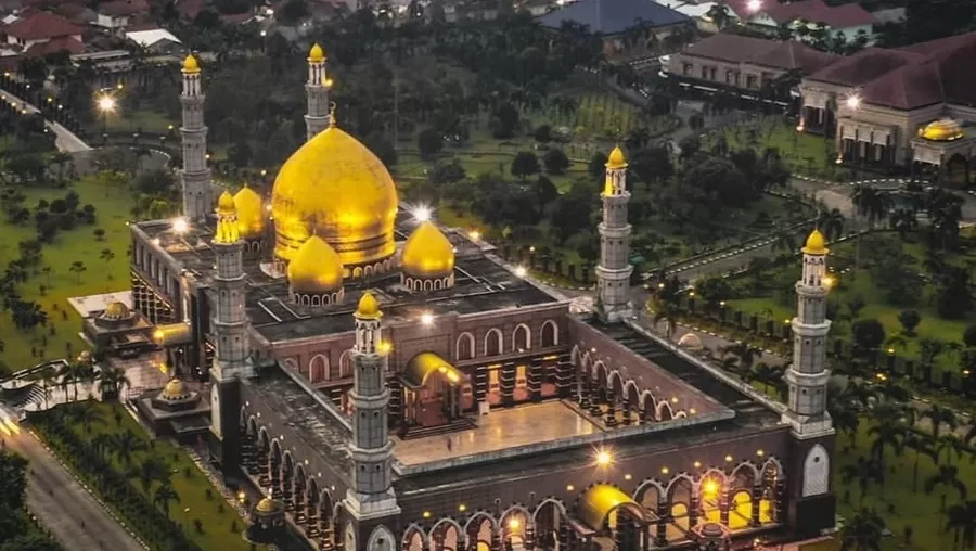 masjid terbesar di indonesia - Masjid Kubah Emas Dian Al-Mahri, Depok
