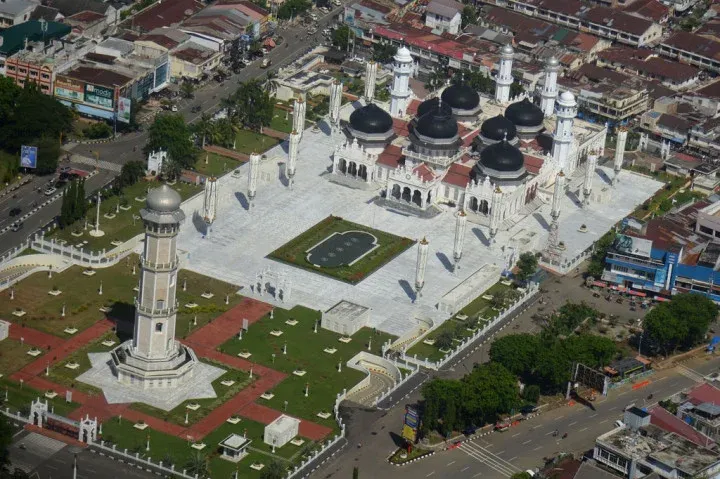masjid terbesar di indonesia - Masjid Raya Baiturrahman, Banda Aceh