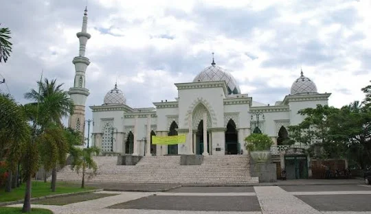 masjid termegah di Indonesia - Masjid Raya Makassar
