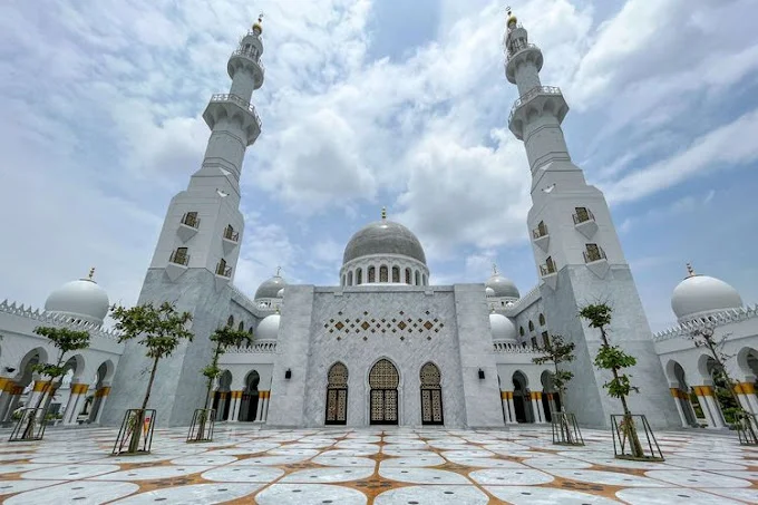 Masjid Termegah di Indonesia - Masjid Raya Sheikh Zayed, Solo