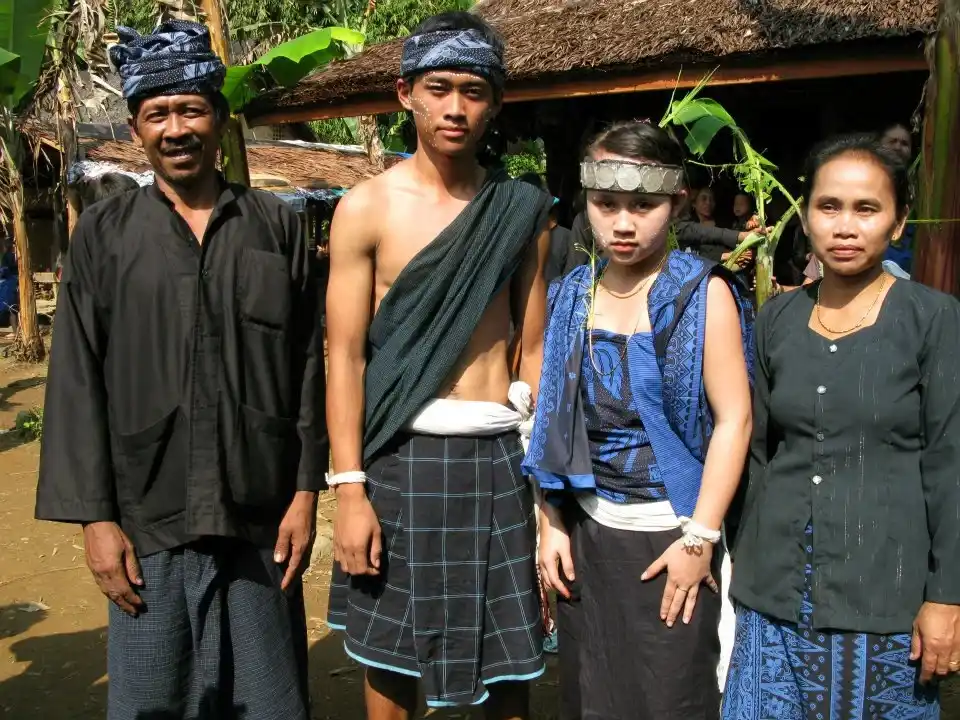 Pakaian Adat Suku Baduy