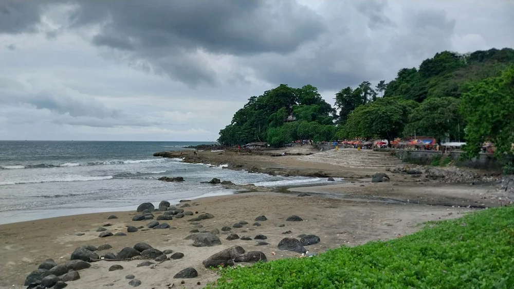 Pantai Karang Hawu Sukabumi