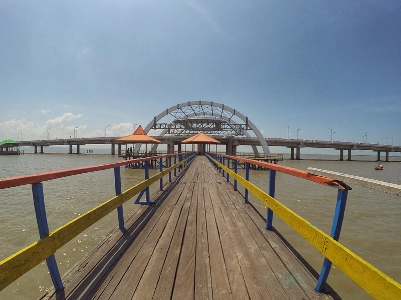 Wisata alam surabaya Pantai Kenjeran 