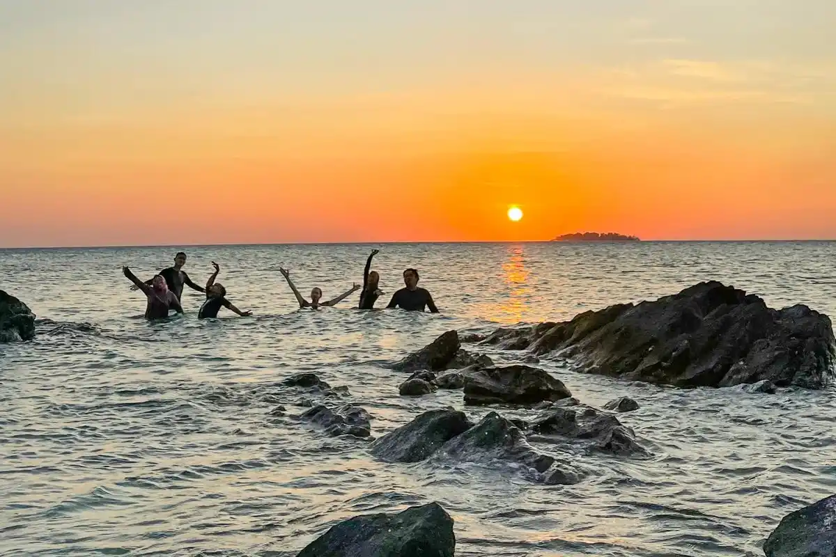 Pantai Tanjung Gelam- Spot Matahari Terbenam yang Menakjubkan