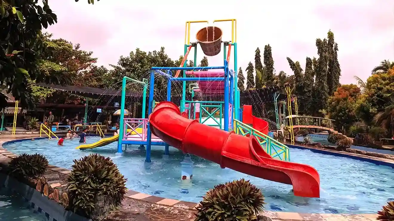 Waterboom Pemalang- Taman Air Keluarga