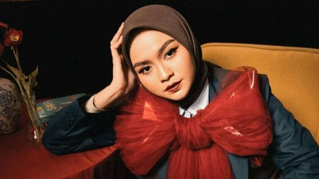 Lirik Lagu Berhara Pada Timur